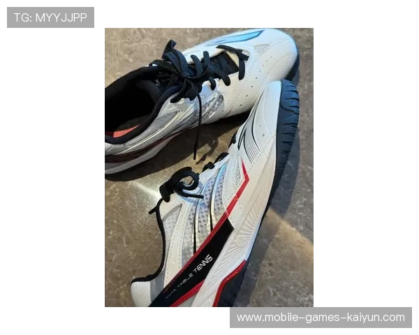 球迷赛后捡到的球鞋竟变身“宝藏”，一场意外拍卖引发全民热议