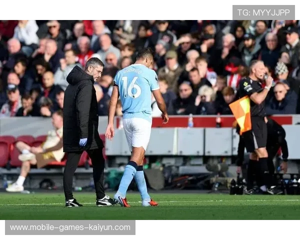 曼城比赛中哈兰德连续射门得分，锋线威胁巨大
